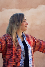 Carregar imagem no visualizador da galeria, Closeup on girl wearing a rusted red tie dye kimono