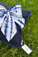 Load image into Gallery viewer, Indigo Bow cushion cover