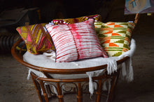 Cargar imagen en el visor de la galería, Kente Wax cushion cover