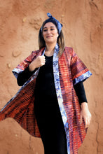 Carregar imagem no visualizador da galeria, Girl wearing a tie dye kimono against an earthen background