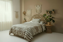 Cargar imagen en el visor de la galería, brown tie dye duvet cover on an individual bed in a boho style bedroom