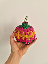 Cargar imagen en el visor de la galería, Green African Handwoven Decorative Hanging Balls
