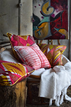 Cargar imagen en el visor de la galería, Fuschia Pink Tie &amp; Dye cushion cover
