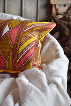 Cargar imagen en el visor de la galería, Pale Pink and Kaki Green Wax cushion cover
