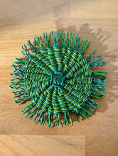 Carregar imagem no visualizador da galeria, Handwoven Green Natural Straw Coasters
