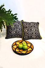 Carregar imagem no visualizador da galeria, Dudu Ati Funfun Cushion Cases - Nigerian Batik

