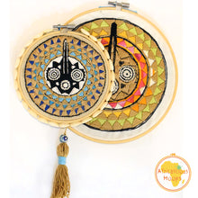 Carregar imagem no visualizador da galeria, Bwa Mask DIY Embroidery Kit - Serengeti Gecko colors
